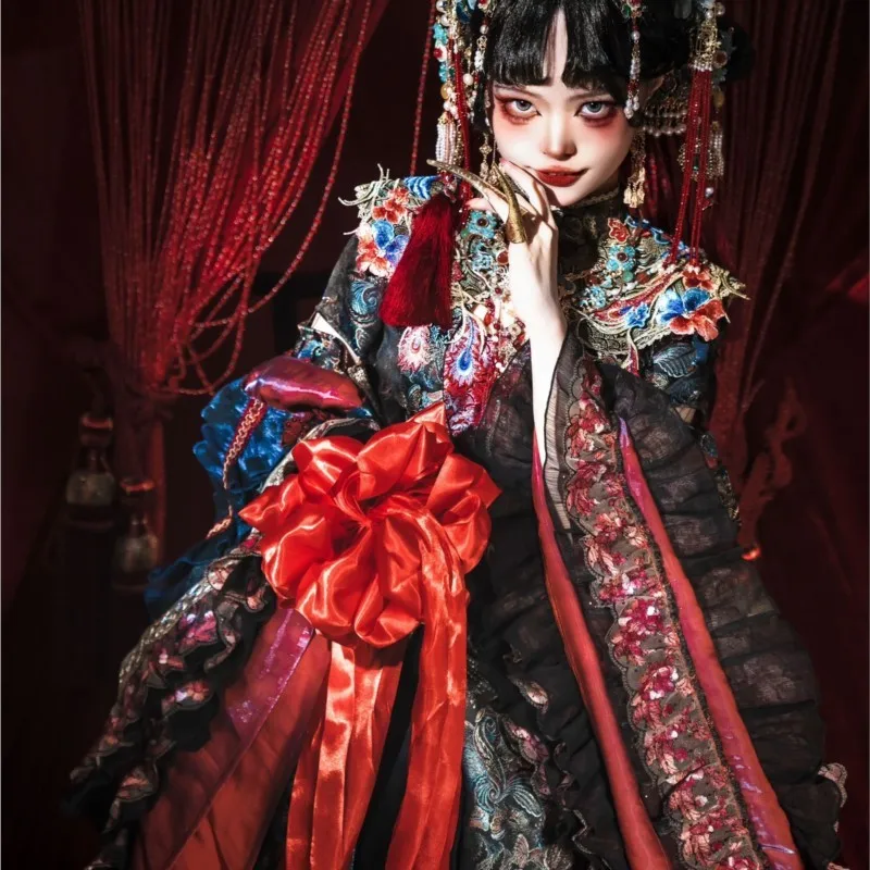 

The bride's Chinese-style dark and traditional Chinese style dress for an auspicious day