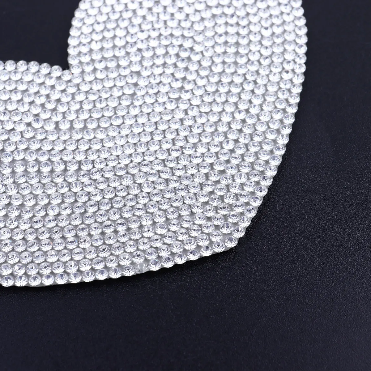 

1Pcs Bling Rhinestone Car Sticker DIY Heart Shaped 3D Decal Waterproof Self-Adhesive Auto Window Bumper Decoration Car Decals