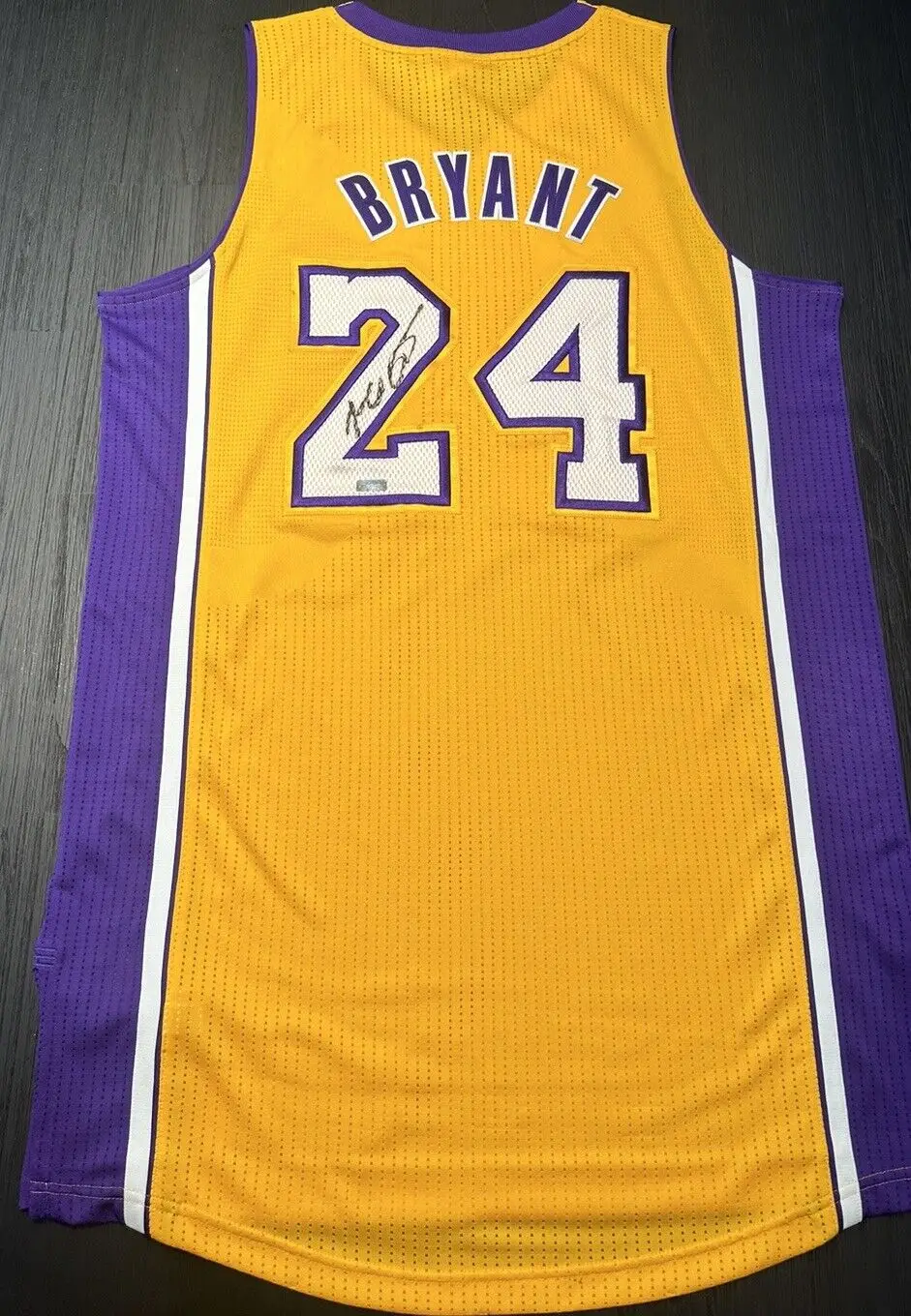 

Kabe Bryant Autographed Jersey Panini Authentic Signed Jersey Finals Jersey .