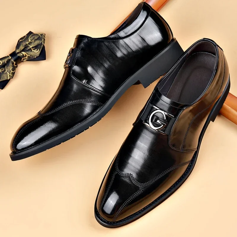 Biznesowe buty męskie Patent Leather Man Brogues Shoes Fo Man Dress Shoe Loafers Pointed Toe Męskie mokasyny Plus Size Shoes for Men
