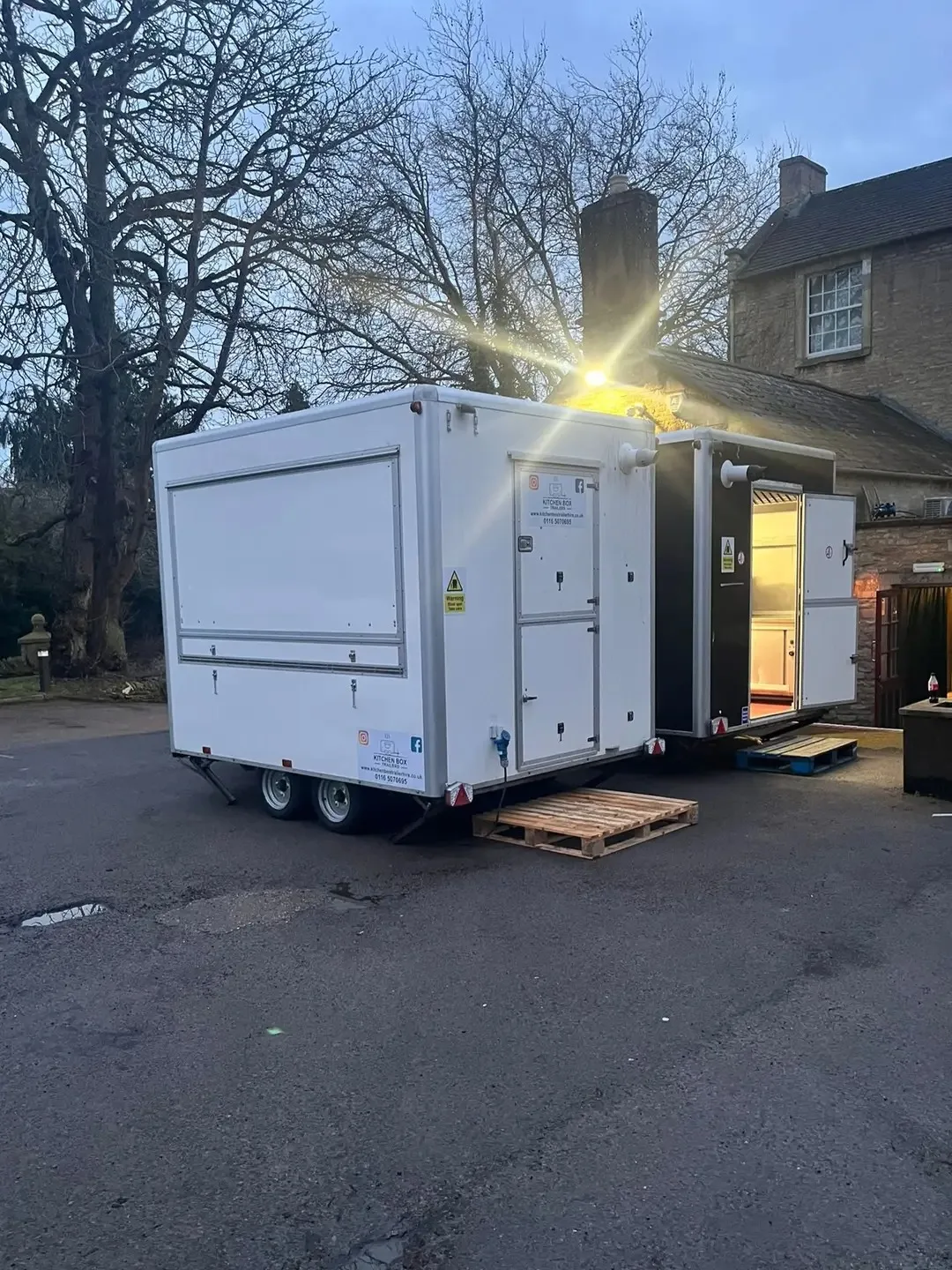 

Мобильный кейтеринг-трейлер, передвижной ресторан, кафе, фургон для продажи бургеров, закусок, смузи, фастфуда, продажа в Европе