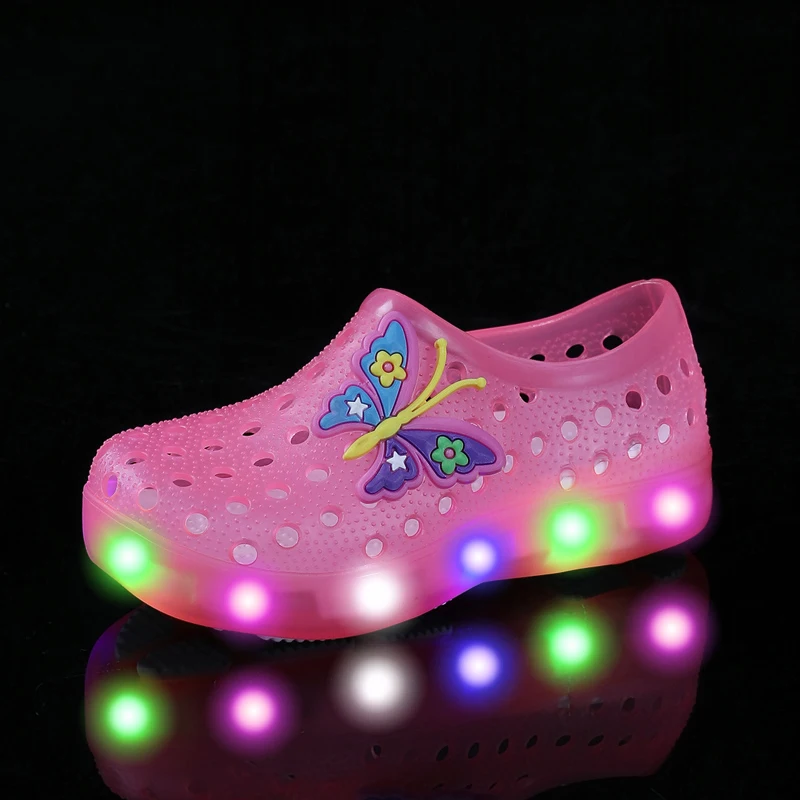 Sandalias deportivas de playa para niños y niñas, zapatos con luz LED con agujeros, zapatillas de moda, 16 colores, nuevo estilo