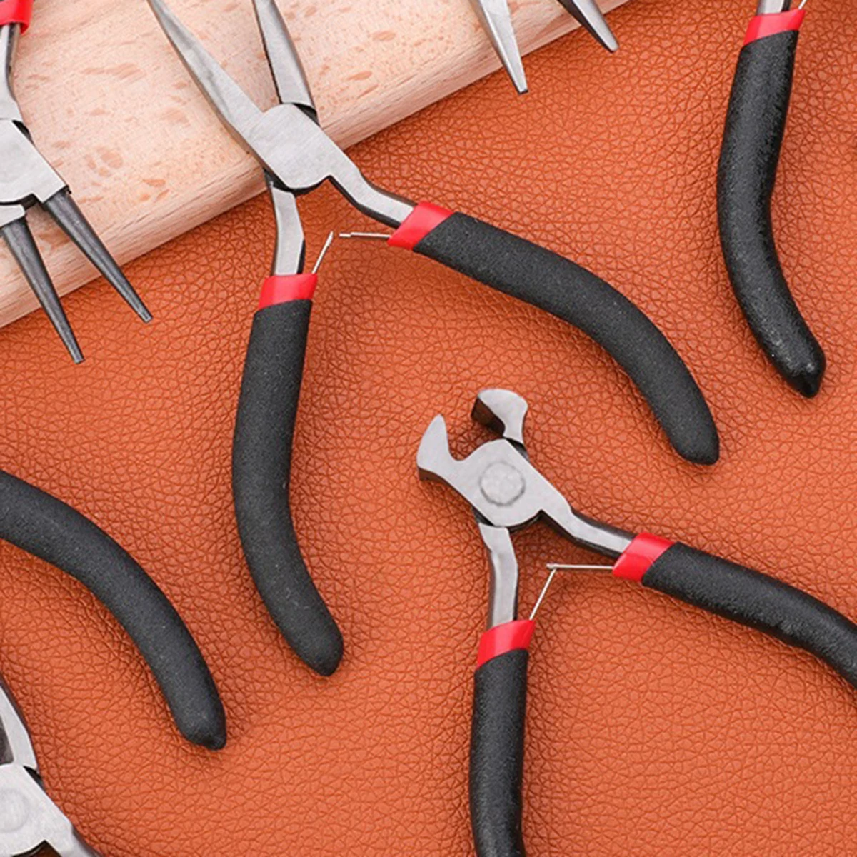 5/1-teiliges schwarzes Schmuckzangen-Werkzeugset, inklusive Nadelschneider und gebogener Spitzzange für die Reparatur von Schmuckperlen. – Detail 2