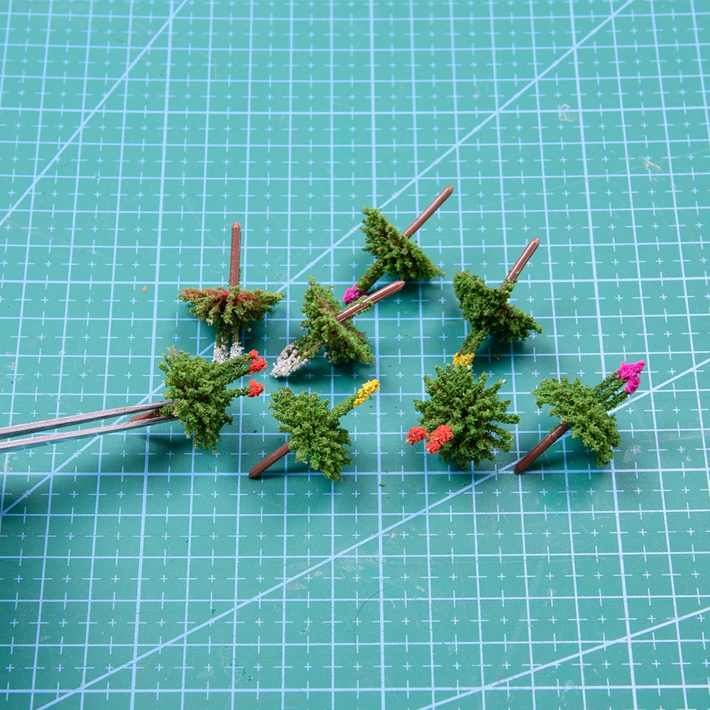 10pcs 3.5cm Miniature Flower Cluster Simulation Grass DIY Model Making Railway Train/Architecture Building Kits for Diorama