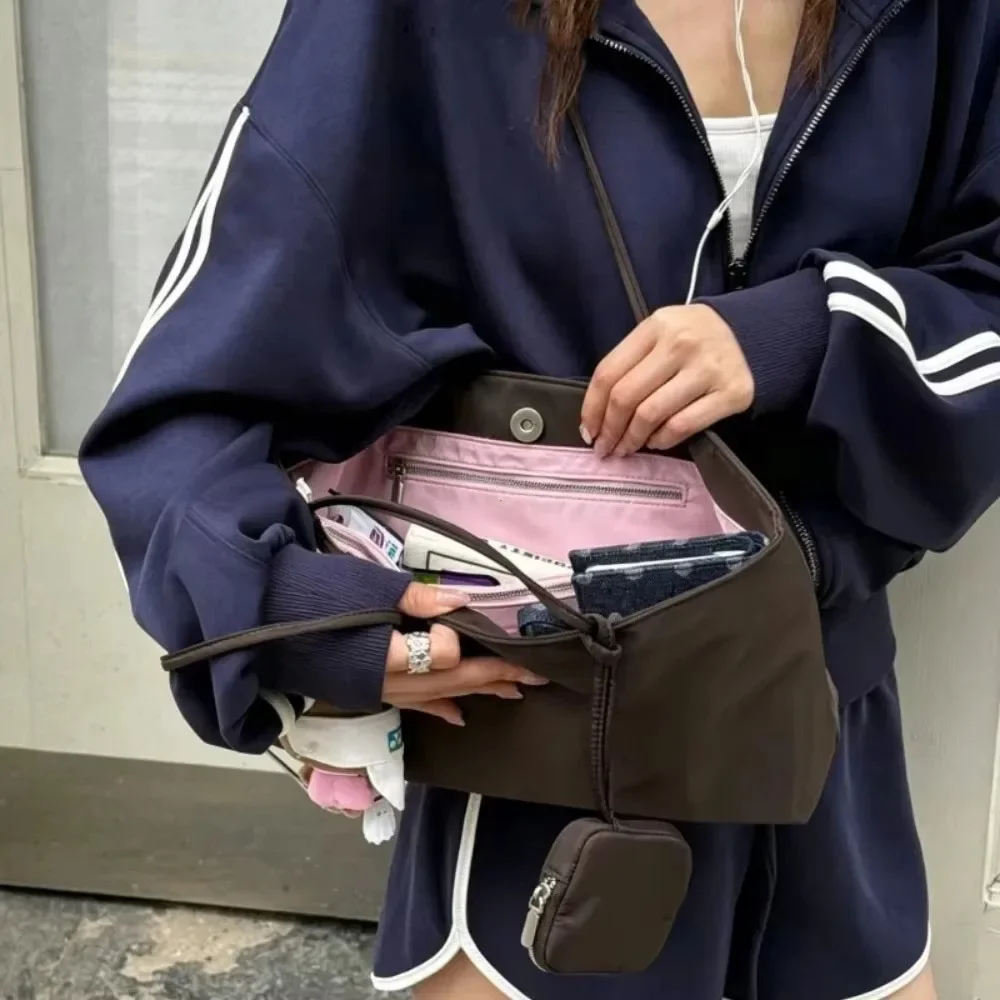 Große Nylon-Canvas-Tragetasche, lässige Sommerhandtasche für Damen, leichte Umhängetasche im koreanischen Stil mit Magnetverschluss – Detail 3