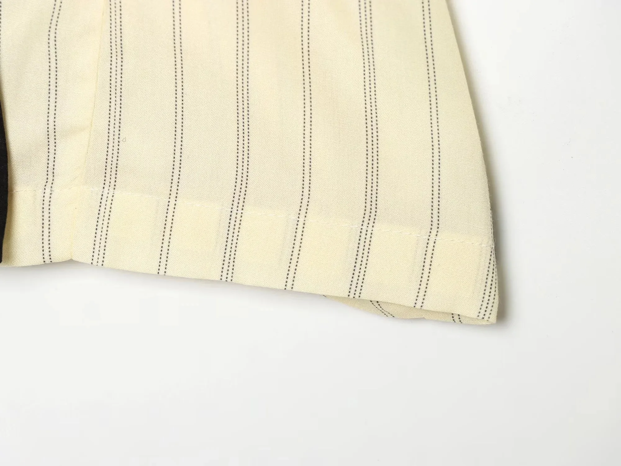 KONDALA Damen Eleganter Freizeitanzug Gestreifter Kontrastfarbener Kurzarm-Oberteil, Lange Hose 2026 Sommer Trendiges Urlaubs-Chic-Set – Detail 9