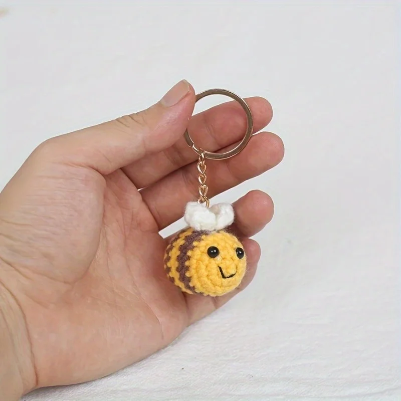 Handmade Crochet Bee Keychain, Yarn Knitted Insect Pendant, Creative Cute Animal Charm - Perfect Gift for Friends, Parents