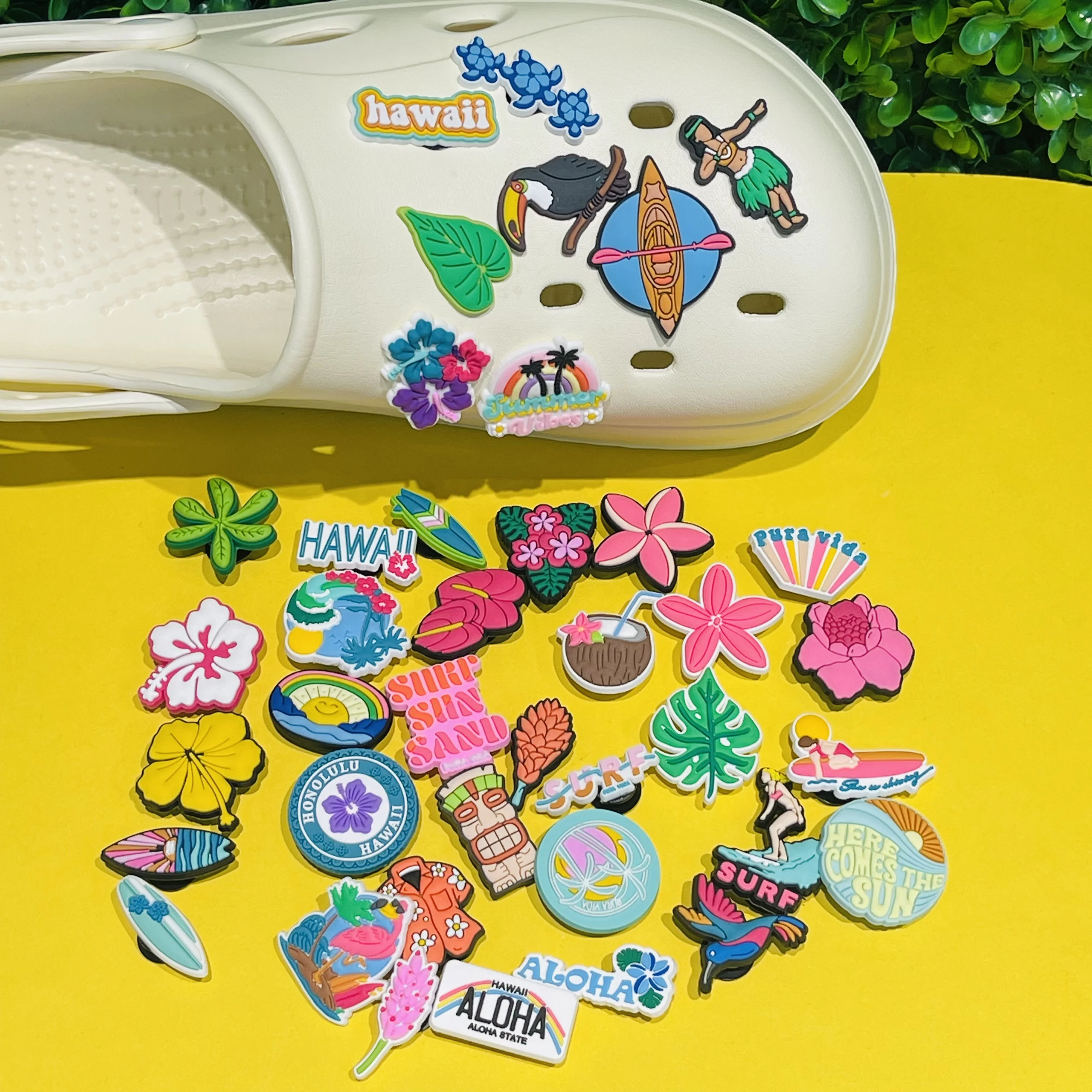 40Pcs Hawaii Summer Vibes Surf Sun Sand Flower Leaves Coconut Hula Bird PVC Shoe Charms For Clogs Pins Hole Slipper Accessories 