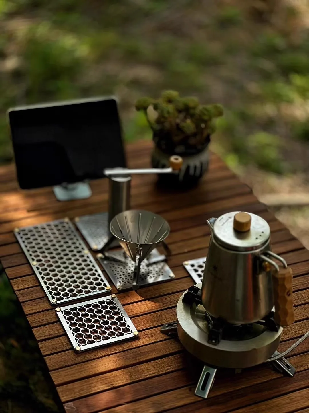 Outdoor Exquisite Camping Supplies and Equipment, Creative Rectangular Metal Coasters, Stainless Steel Heat Insulation Mats, Tableware Holders,