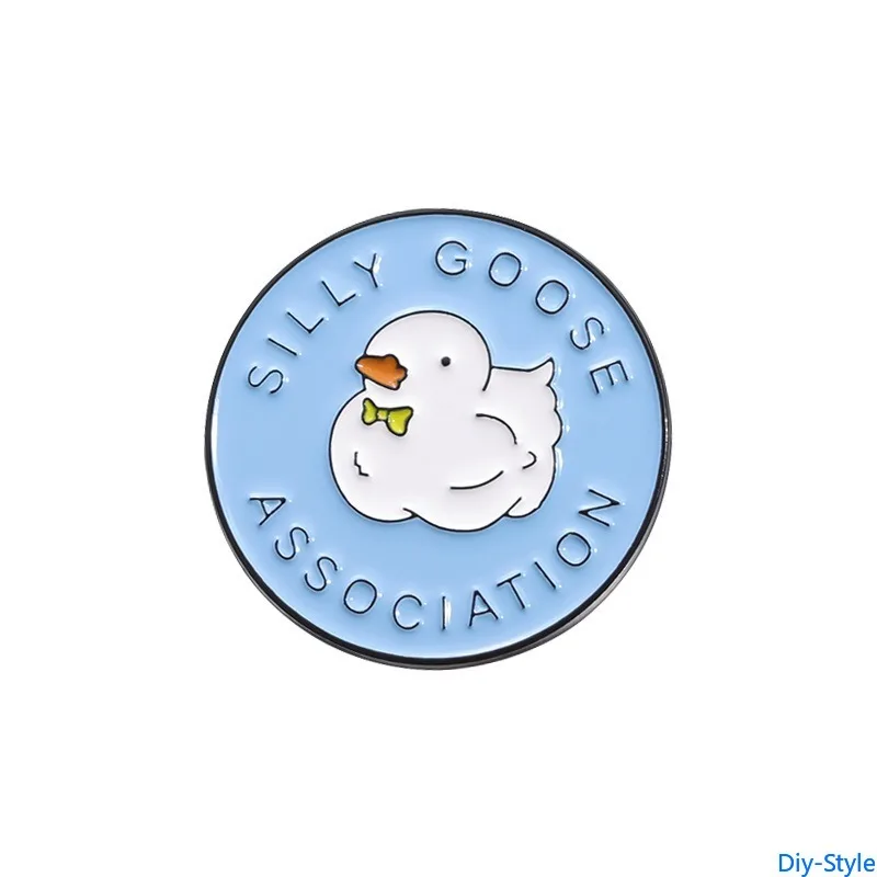 

Blue Goose Pattern Metal Badge Creative Circular Brooch