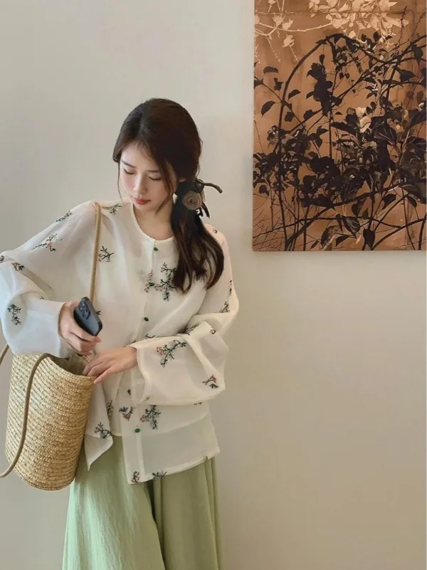 

Retro Chinese Style Embroidered Shirt Women's Loose Long Sleeve Spring 2026 New Sun Protection Button up Top Slimming Effect