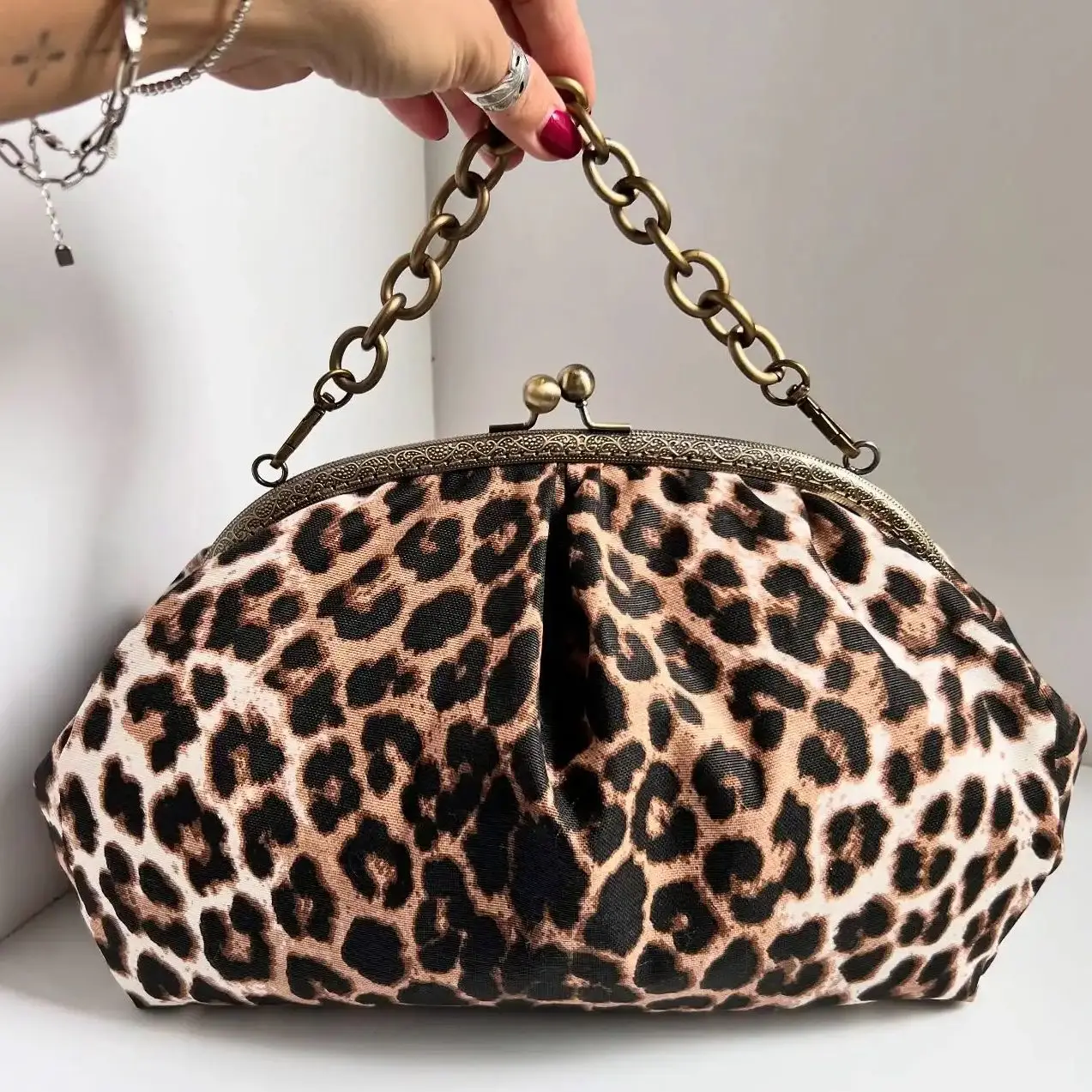 

LOST IN VINTAGE Leopard Print Animals Clutch Swelling Puffy Balls Bronze Kiss-lock Large Purse Evening Clutch Large 35х20х20cm