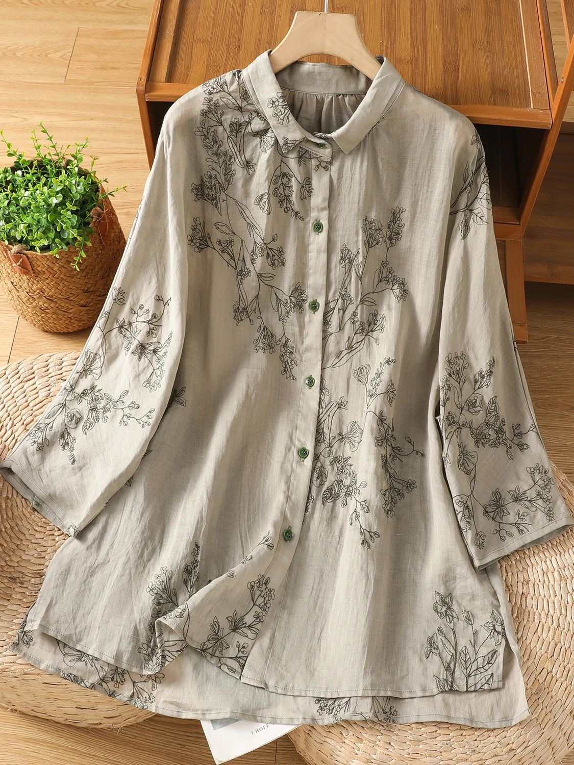 

Retro Embroidered Cotton Linen Casual irt Large Size Women's Tee Quarter Sve Single Button Turn-down Collar Loose Card...