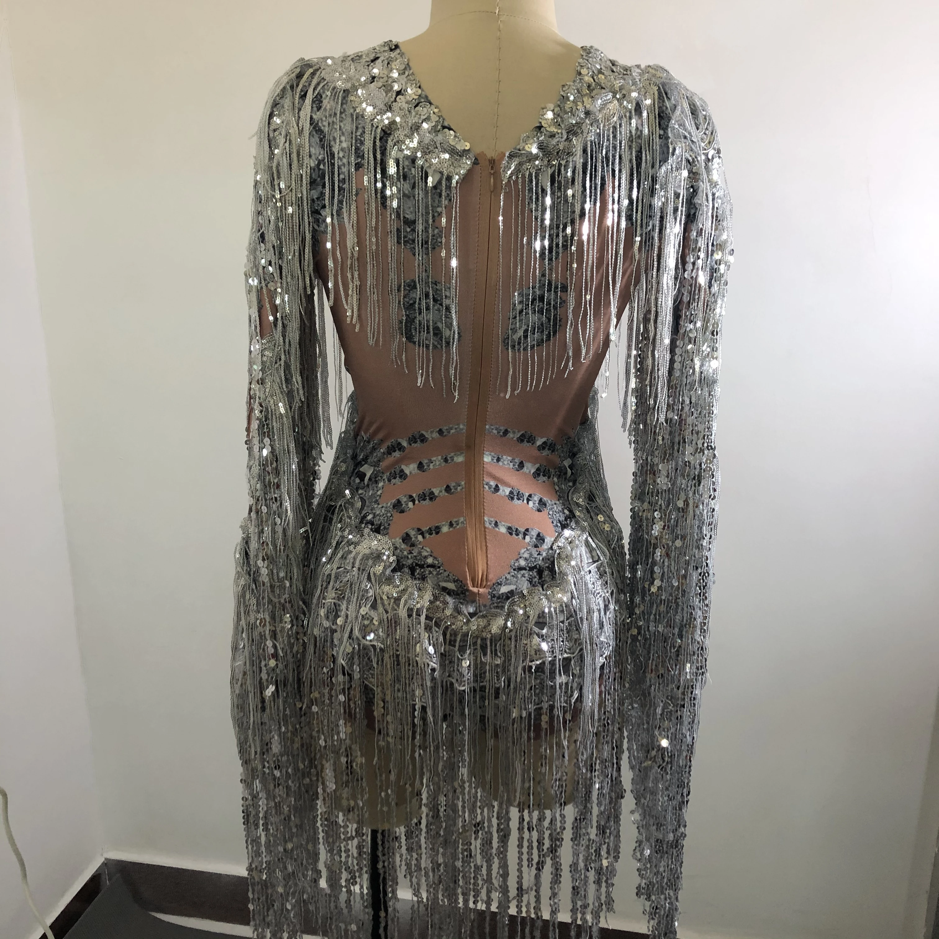 Shiny Sequinsพู่One Pieceหมวกเครื่องแต่งกายประสิทธิภาพสตรีOne Pieceเครื่องแต่งกายเต้นรํานักร้องStage Partyเสื้อผ้ากระชับ