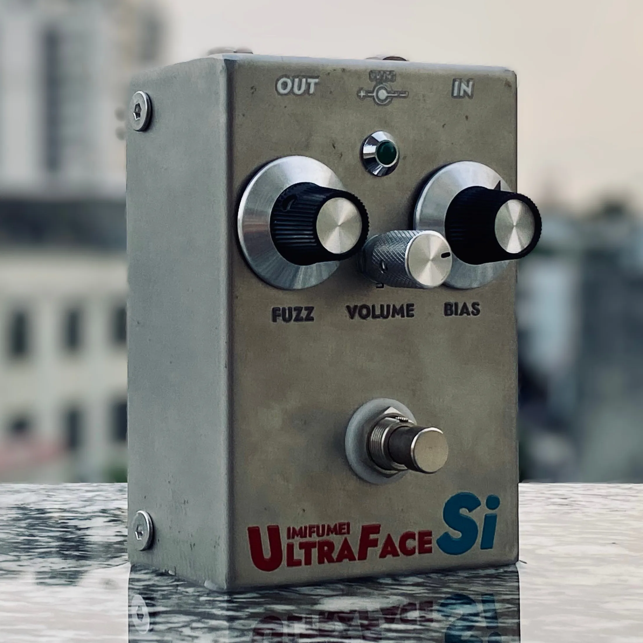 Pre-installed with the same silicon tube exchangeable tube germanium tube electric guitar effect as FuzzFace, Fazi Jimi