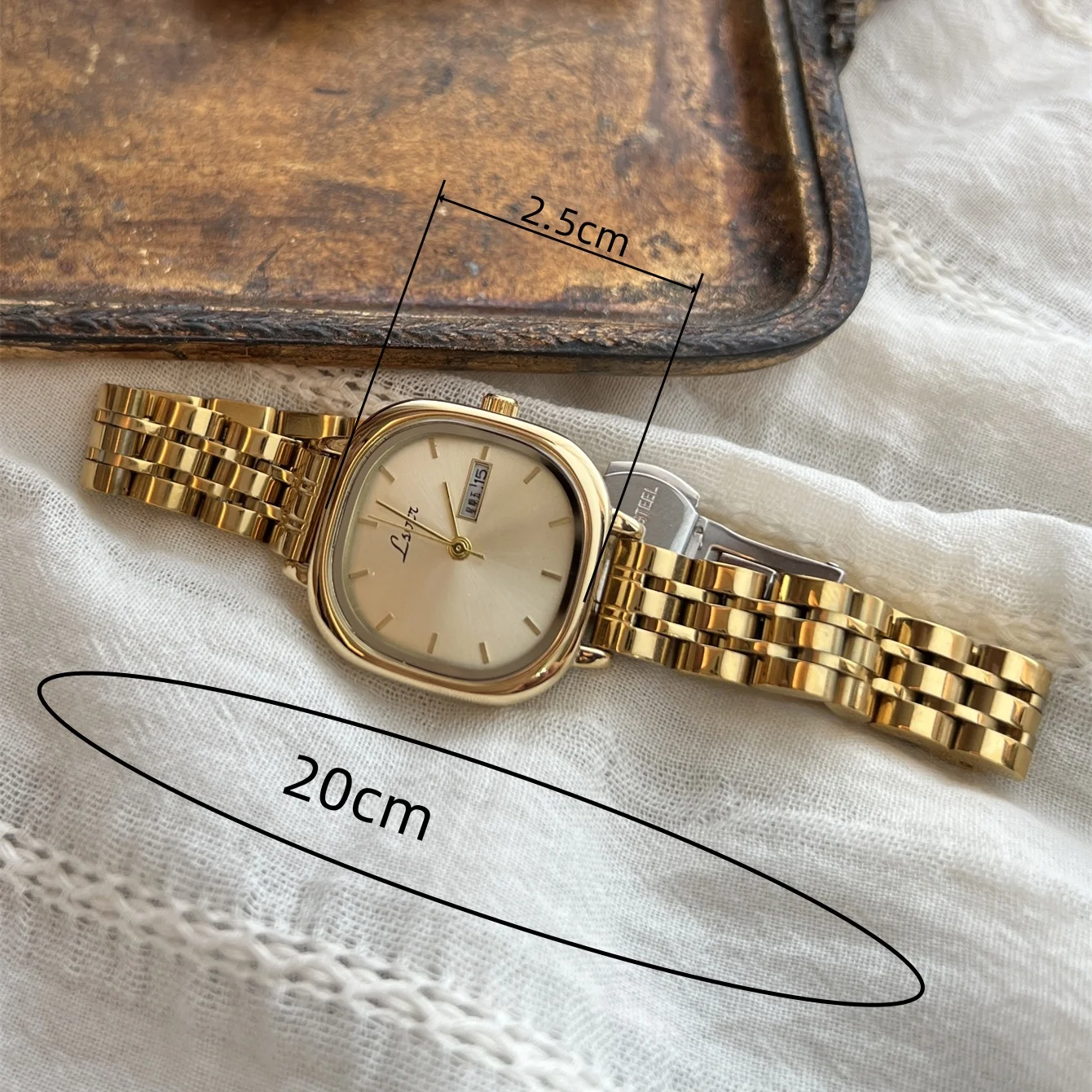 1pc Gold-tone French Vintage Style Women\'s Watch, Waterproof With Calendar Feature, Fashionable And Elegant Ladies\' Quartz Watch