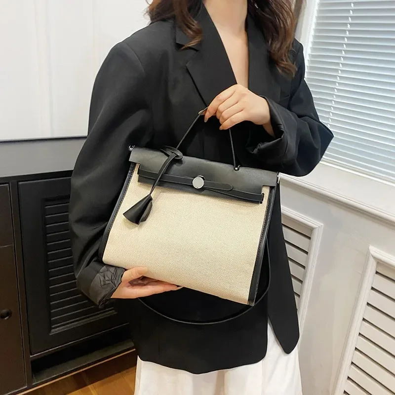 

Luxury Unique Vintage Messenger Bag For Women With Large Capacity And Elegant Paris Fashion Design