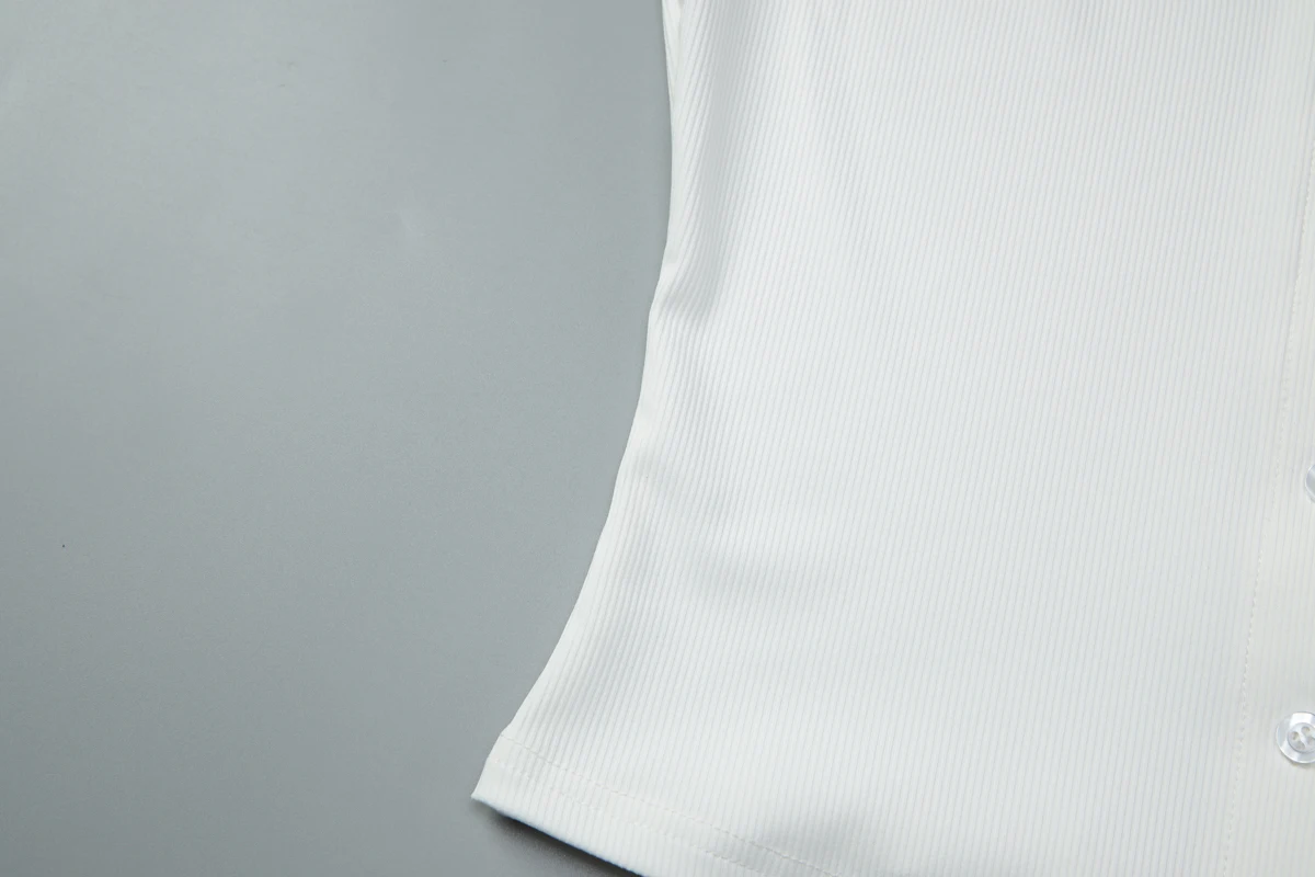 Hugcitar Fashion Solid O Neck Short Sleeve Buttons Sexy Slim Crop T-Shirt Top Summer Casual Women Clothes Streetwear Party