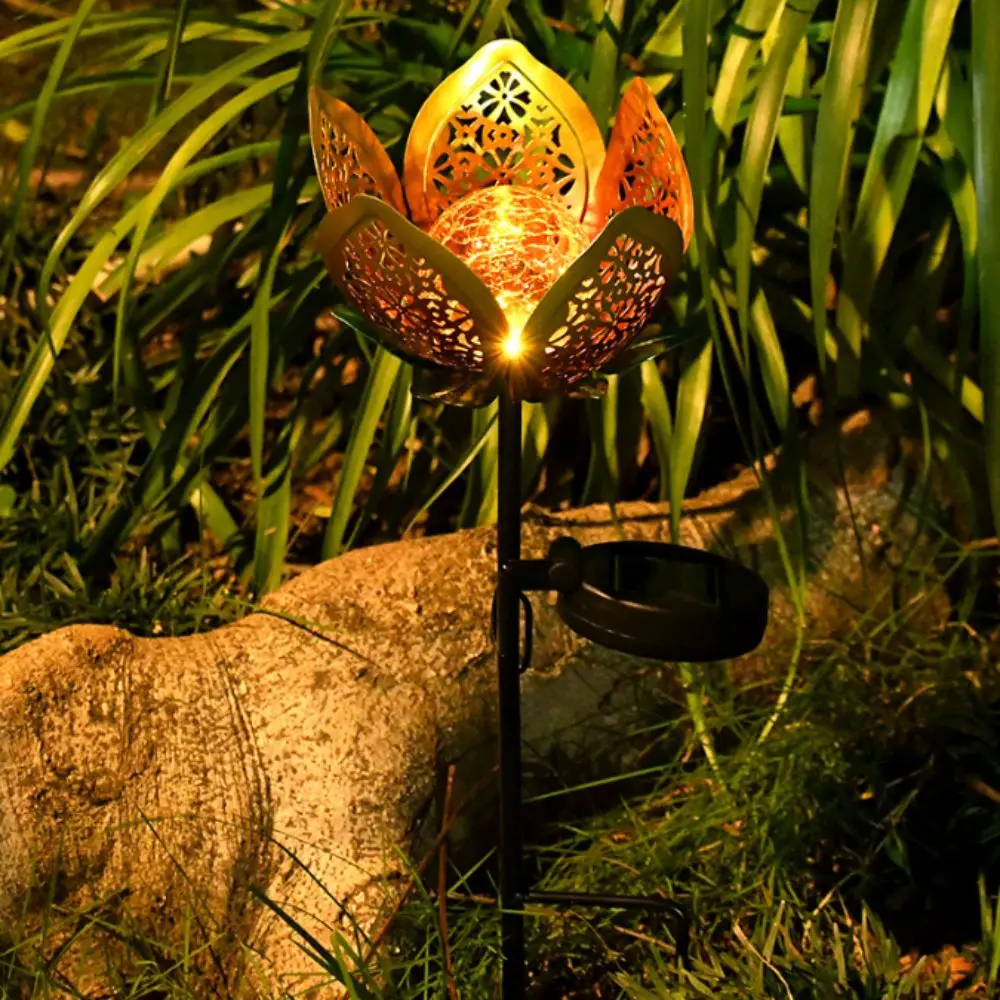 

Солнечная лампа в форме лотоса, железная, с креплением в грунт, водонепроницаемая, для украшения сада, светодиодная, с ажурным дизайном в виде цветка