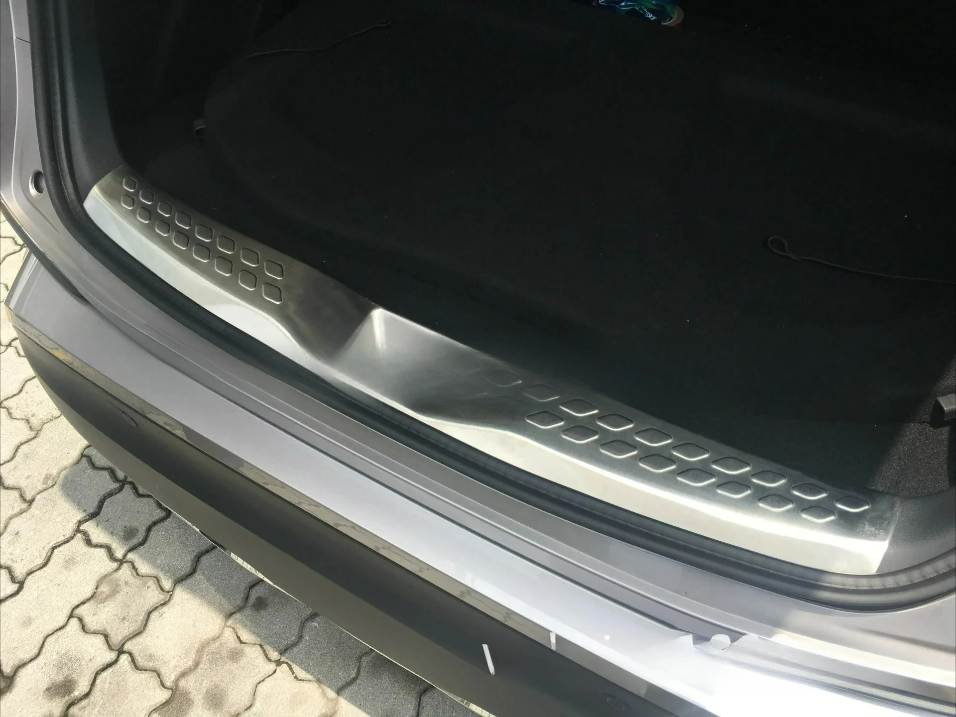 

Car Accessories 1PCS Stainless Steel Inner Rear Boot Trunk Protecting Plate Fender For Toyota C-HR CHR 2016 2017 2018-2020 car