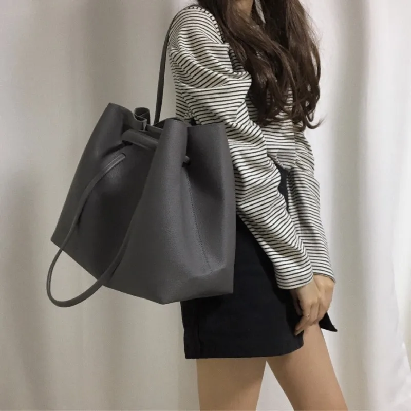 Light Luxury And High-end Feeling, Large Capacity Bucket Shaped Shoulder Bag New Fashionable And Casual Versatile Handbag Trendy