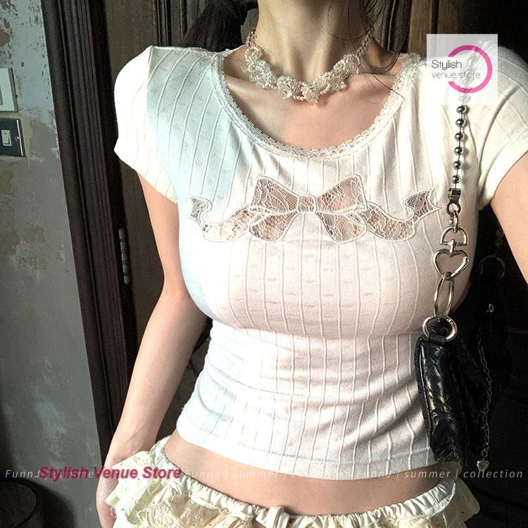 

Tea sweetheart slim bow openwork lace embroidery shoulder T-shirt female summer temperament short sleeve casual Joker top.