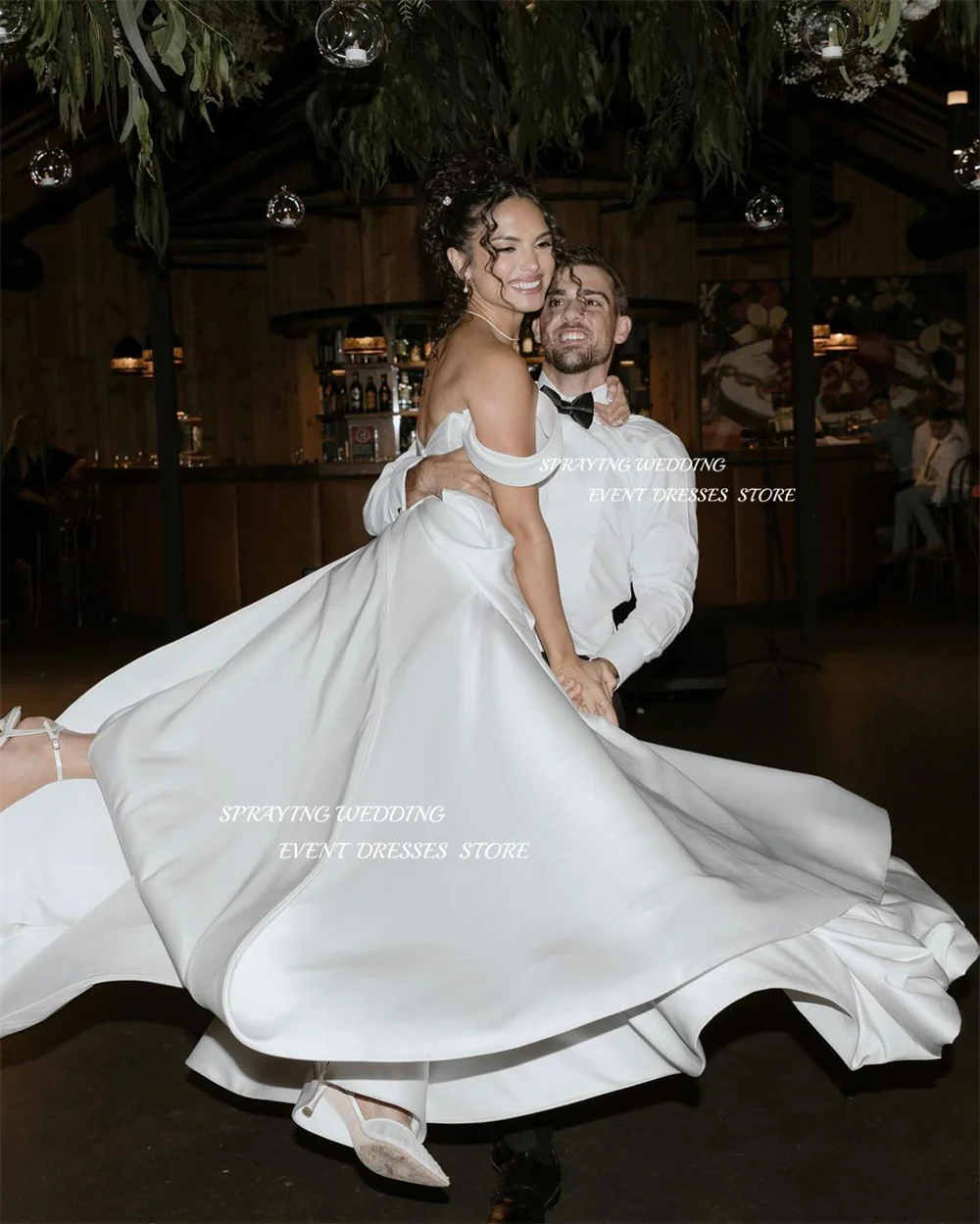 SPRAYING Simple White Strapless Satin Wedding Dresses Floor-Length Long Bridal Gown Side High Slit Photo Shoot Wedding Robe