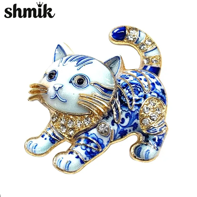 Chinoiserie Blue White Porcelain Style Cat Brooch Enamel Pattern Kitten Lapel Pin Vintage Jewelry for Women Suit Coat Accessory