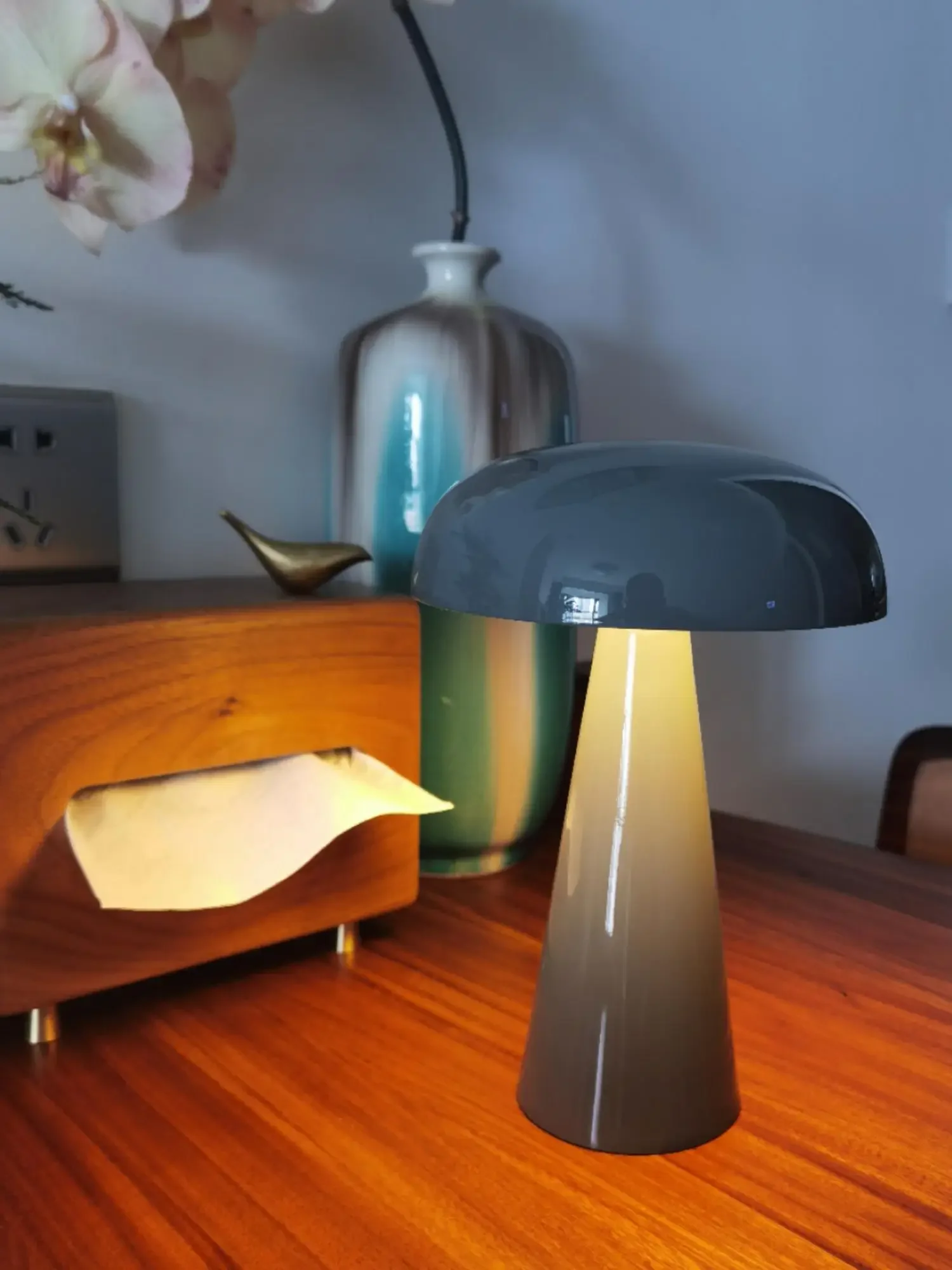 Outdoor simple modern bedroom bedside SC53 magnetic charging mushroom desk lamp