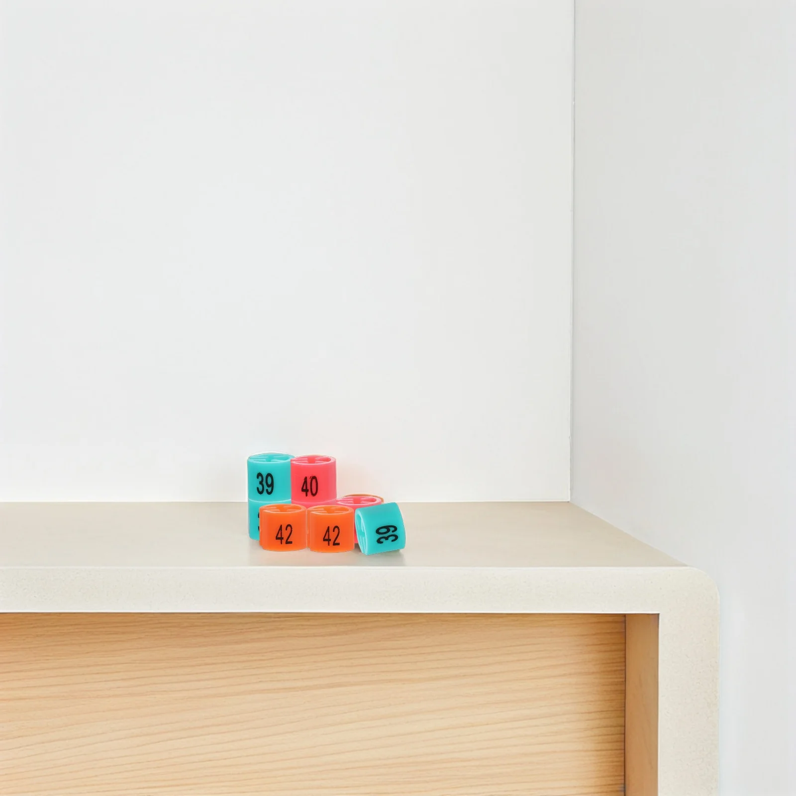 

180Pcs Colored Hanger Marking Clip Plastic Size Rings Markers for Clothing Size Tags Easy Application Bright Colorful Garment