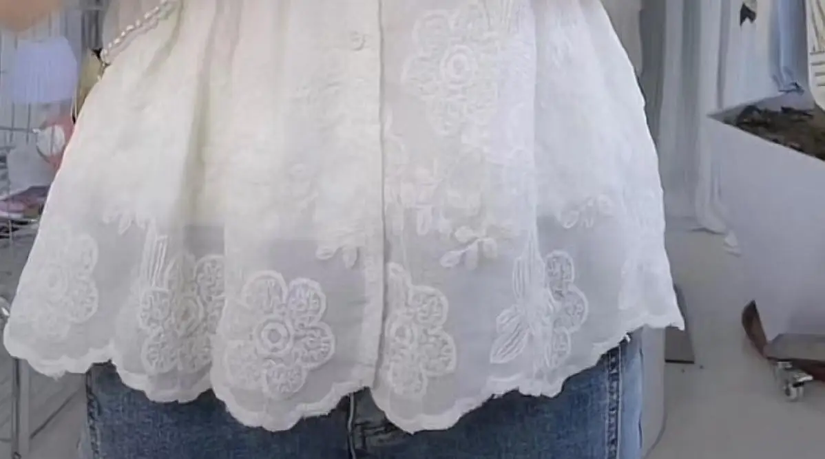 프렌치 스위트 반팔 루즈 레이스 셔츠는 여성을 위한 슬림하고 패셔너블한 허리 포옹 탑을 만듭니다.