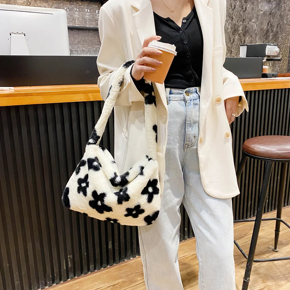

Plush Shoulder Handbags Cute Fashion Women Shoulder Totes Large Capacity Shopping Handbags for Autumn Winter for Shopping Travel