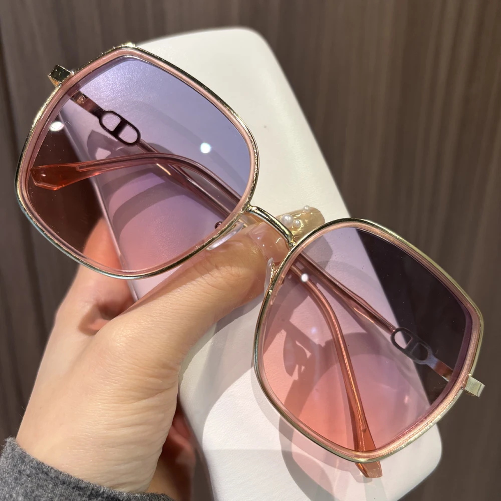 

Fashionable and trendy sunglasses for women, large frame sun protection, UV protection, sun shading, sunglasses for facial conto