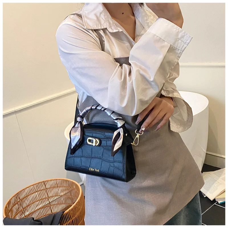 

Квадратная сумка в корейском стиле 2025 года, кошелек через плечо с тиснением под крокодила для женщин, минималистичная сумка через плечо с верхней ручкой