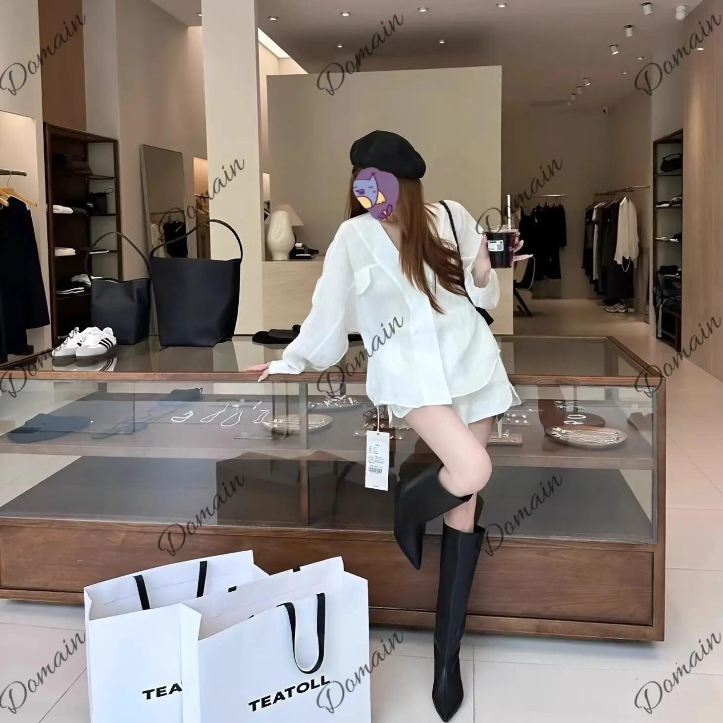 Clothing store display cabinet Nakajima display cabinet Flowing water storage glass cabinet Women's clothing store display stand