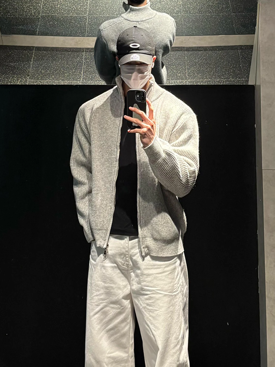 

Светло-серый мужской кардиган с высоким воротником на молнии, свободный крой, укороченный фасон, осенне-зимняя мода, для прогулок по городу и повседневной носки