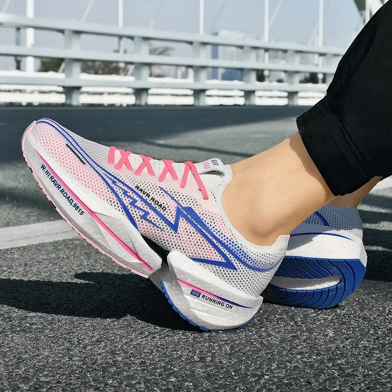 Highway Carbon Board รองเท้าวิ่งมาราธอนน้ําหนักเบา Rebound หนา Soled รองเท้าฤดูร้อนกลางแจ้งทนทานรองเท้าวิ่ง