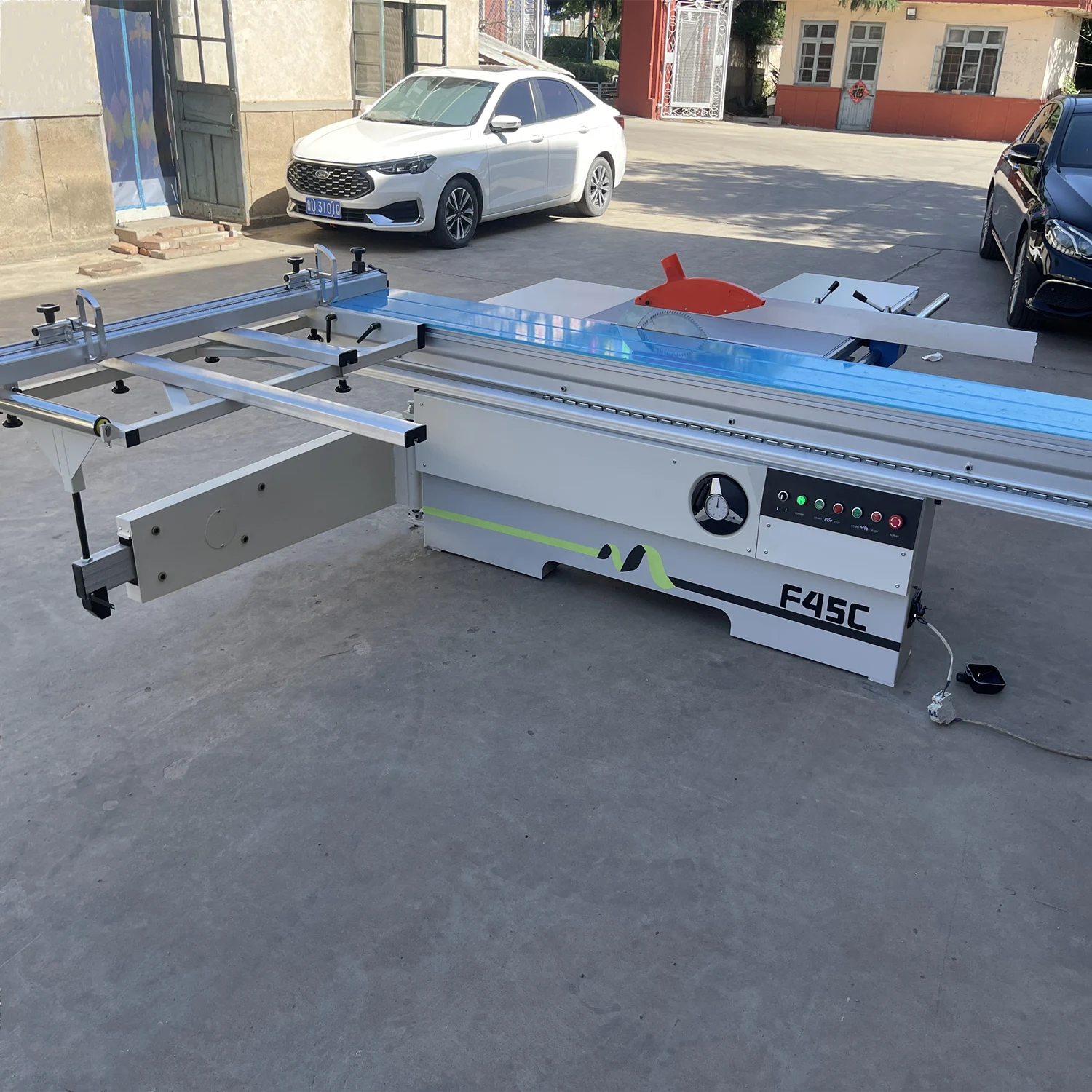 Más popular 2800mm 3000mm 3200mm pequeña empresa carpintería mesa deslizante panel sierra máquina de trabajo de madera