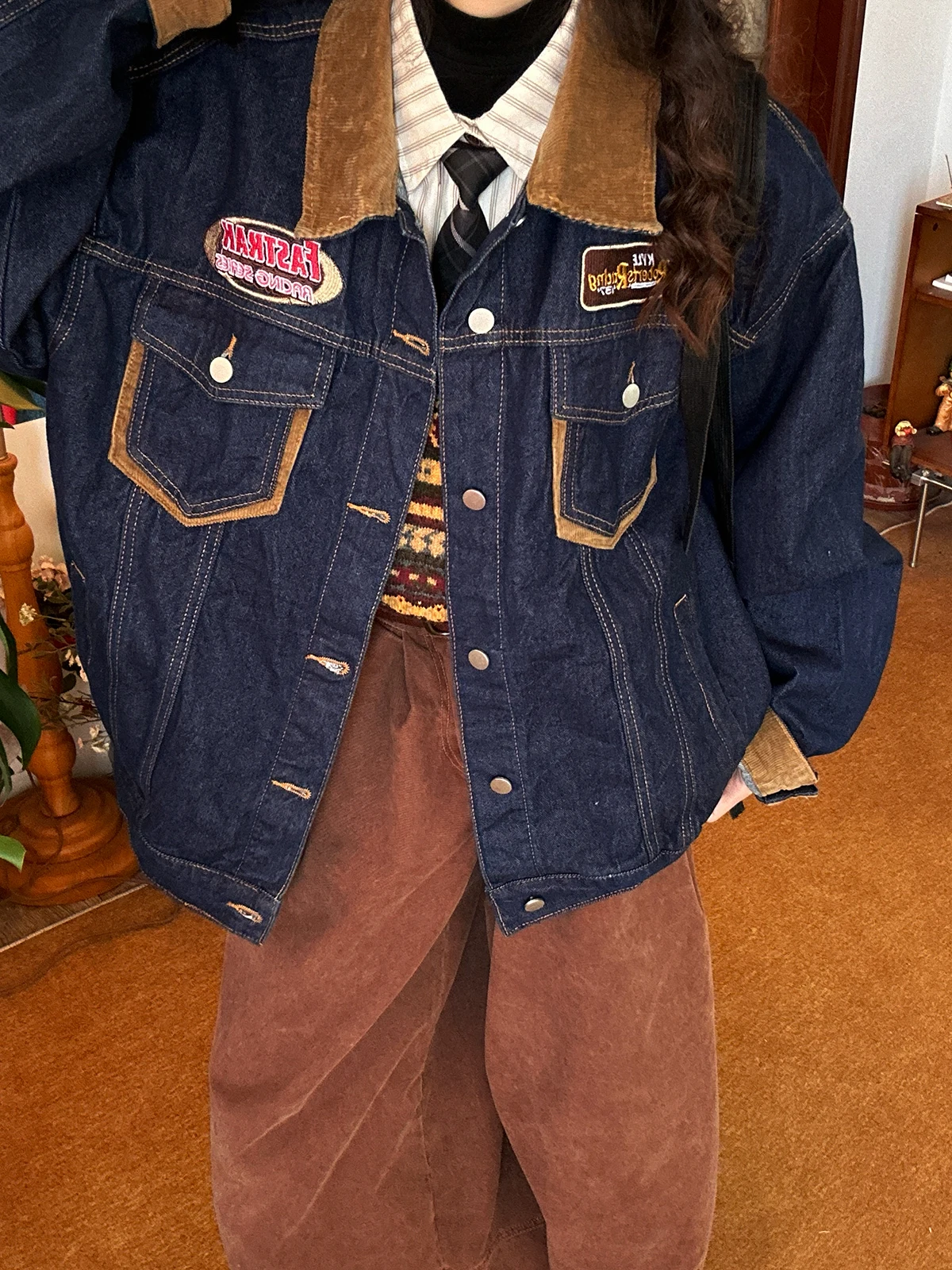 

Retro American Contrast Color Collar Biker Jaet Men's Outerwear Spring 2026 Loose Fit Long Sve Button Closure Jeans