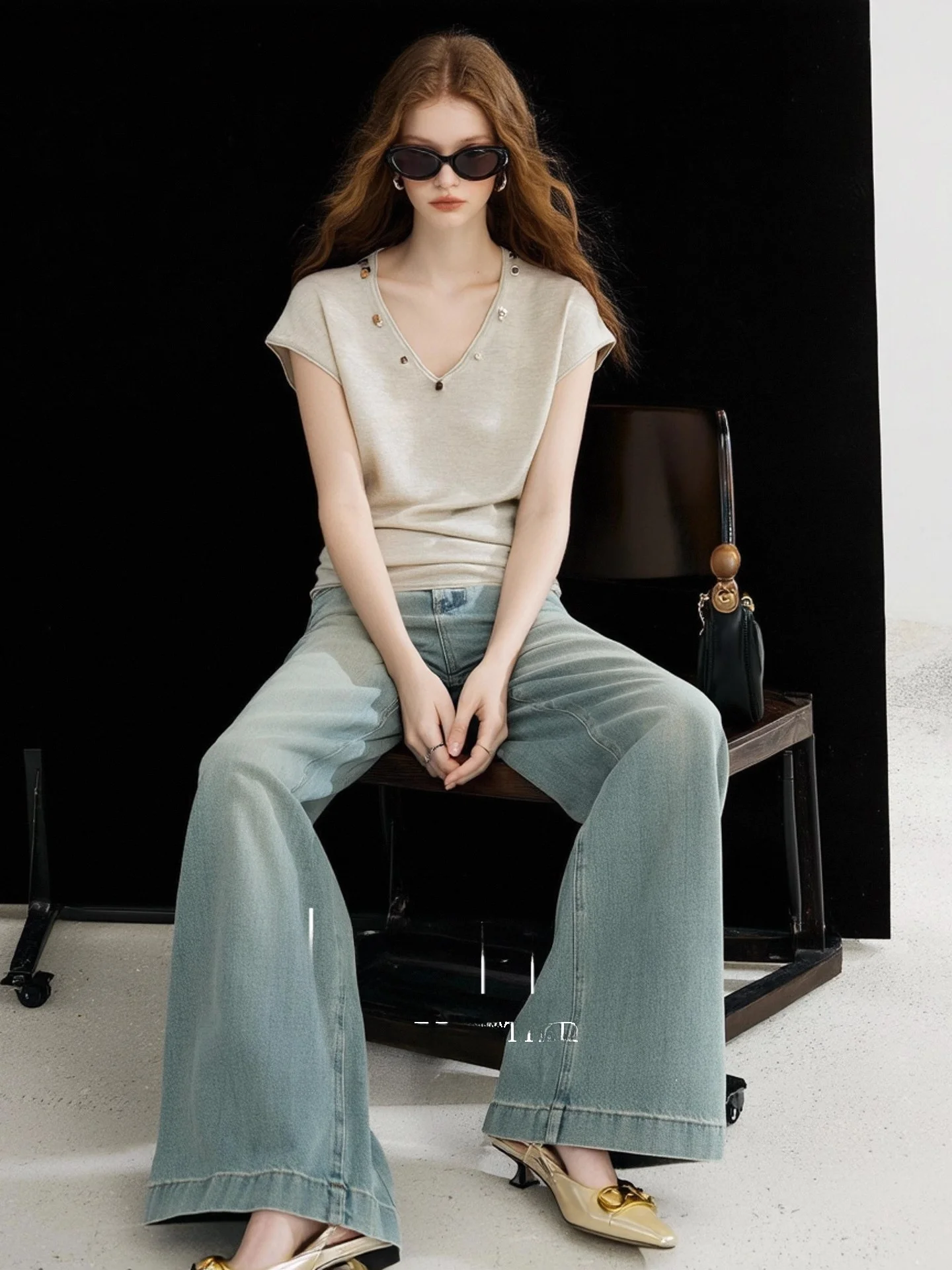 

Huaappuw Lazy V-neck Color T-shirt Summer 2026 New Bead Embellished Casual Short Sleeve Women's Top French Style