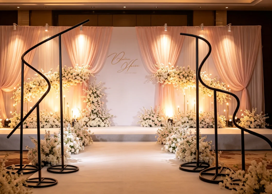 Moderner Metall-Hochzeitsbogen, gewellter Ausstellungsständer, DIY-Hängeblumenständer für Outdoor-Partys, Bühnenhintergrund und besondere Anlässe – Detail 6