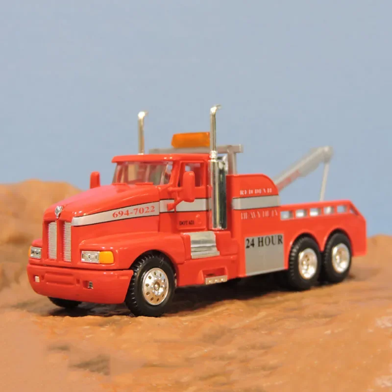 Alloy HO Ratio 1/87 Kenworth Fire Truck Rescue Vehicle Tank Car Model Train Sand Table Decoration Static Scene Gift with Doll