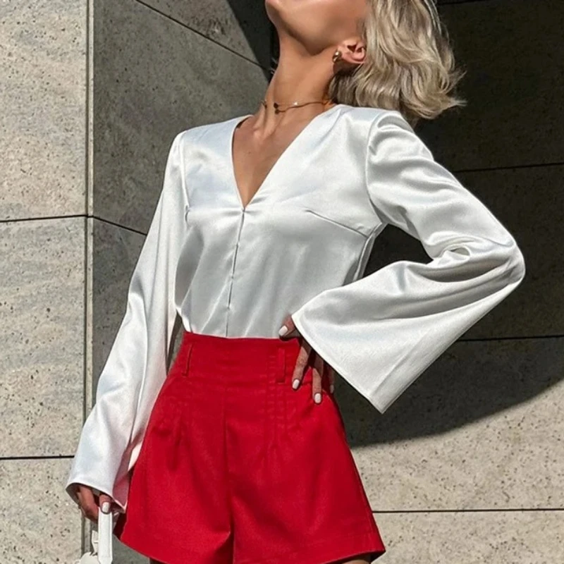 

TARUXY Stylish Long-Sleeved V-Neck Shirt Female 2026 Spring Summer New Elegant Casual Commuting Top Solid Sexy Party Women Tops