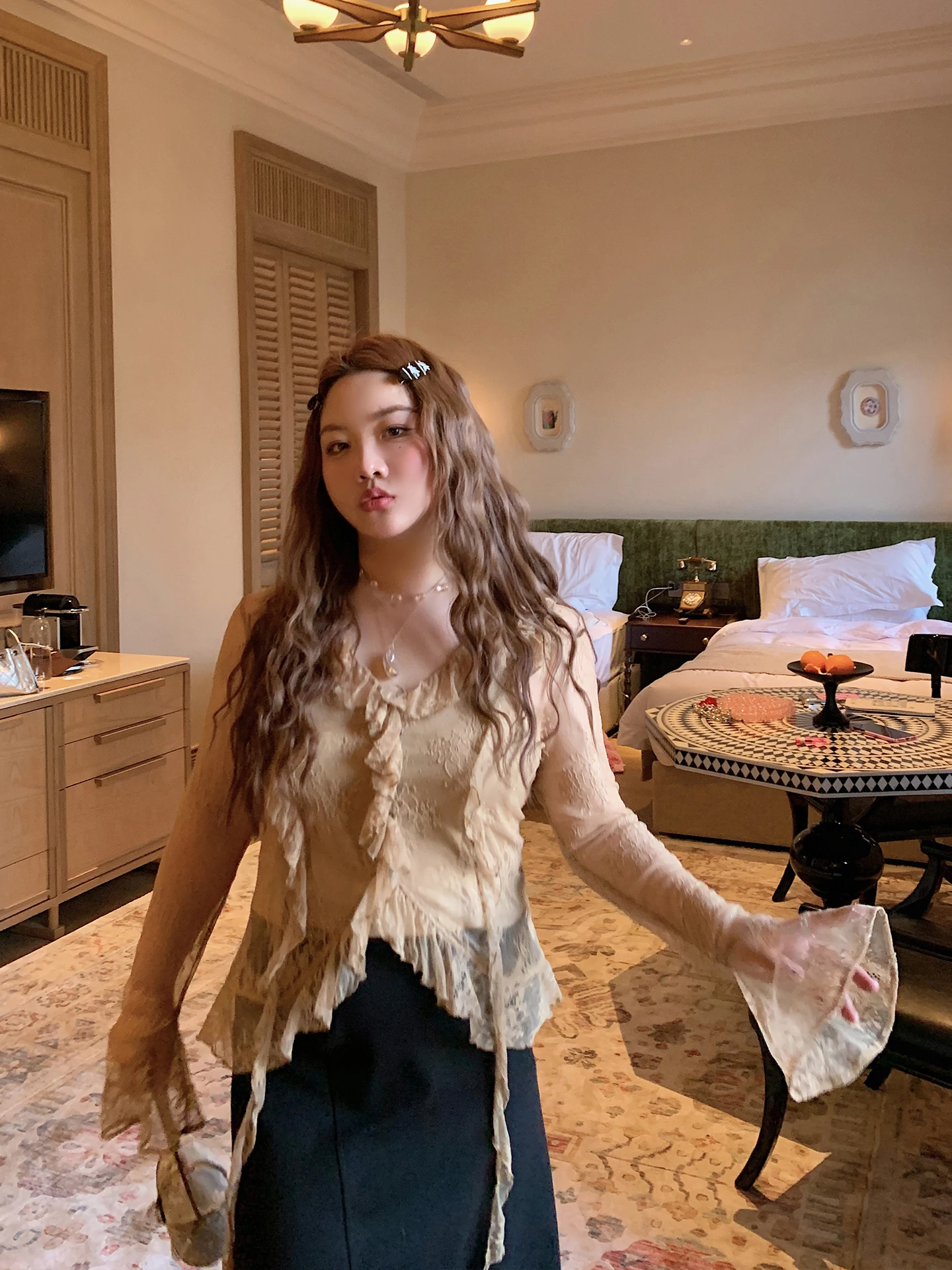 

Lace Shirt Women's Bell Sleeve Hemmed Two-Piece Set Spring Summer Design Casual Waist-Cinching Long Sleeve V-neck Cardigan