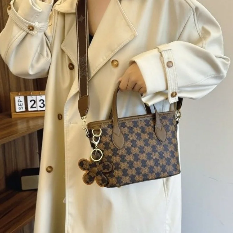 

Vintage Inspired Frame Handbag For Women Structured Underarm Shoulder Bag For A Retro Classic Look