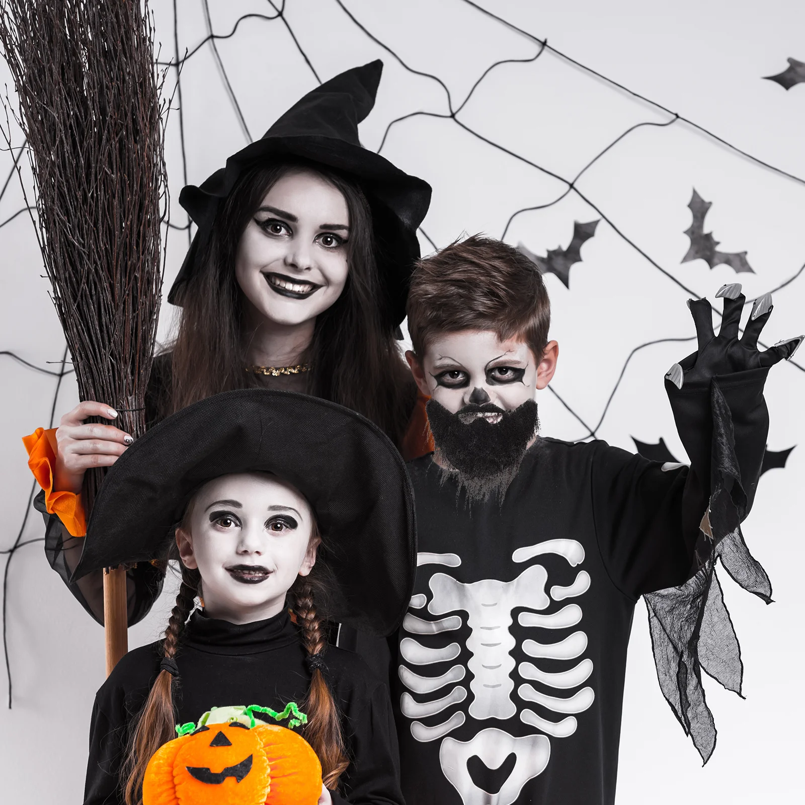 4 szt. Realistyczne sztuczne brody męskie, akcesoria do kostiumów, broda do cosplayu, rekwizyty na imprezę, przebranie na Halloween, regulowane, wygodne