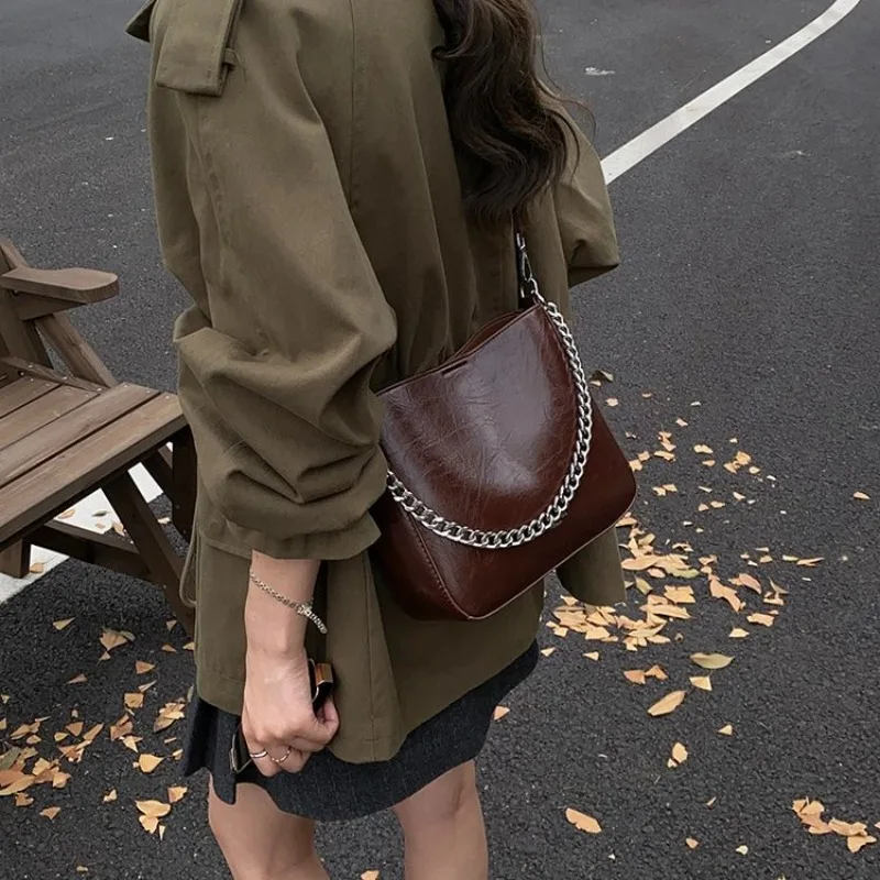 

Luxury Brand Famous Designer Elegant Leather Women's Crossbody Bag High-End Minimalist Large Capacity Diaper Bag Vintage