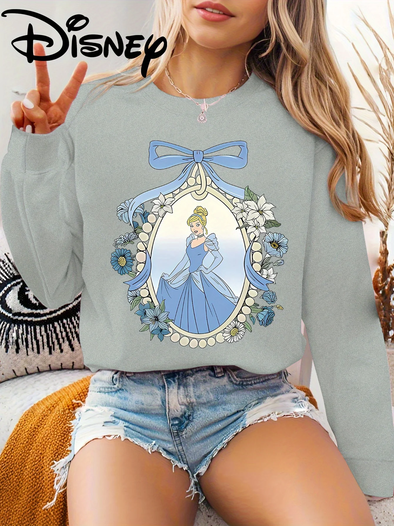 Sudadera de mujer inspirada en Cenicienta de Disney con jersey de cuello redondo "Los sueños son onde los corazones".