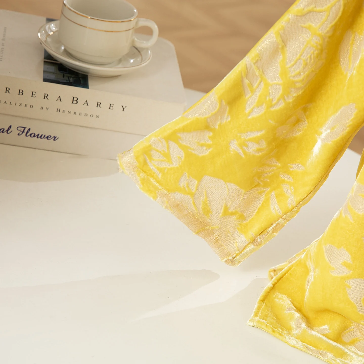 Winsleter-62.6% シルク エレガント ベルベット シャツ、O ネック 長袖 花柄、女性用 レトロ 多用途 ルーズ ブラウス、2025 秋 T5N241CC