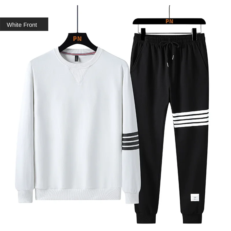 Chándal nuevo de otoño 2025 para hombre, conjuntos de Top y pantalones con cuello redondo de seda de leche compuesta, conjunto de traje informal de dos piezas deportivo de cuatro barras para hombre